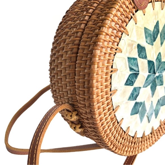 Handcrafted Shell Embellishment Rattan Leather Crossbody Bag Women’s - Picture 3 of 7